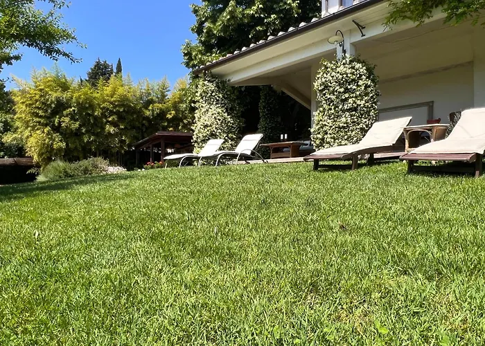 La villa: All'Ombra Del Tiglio